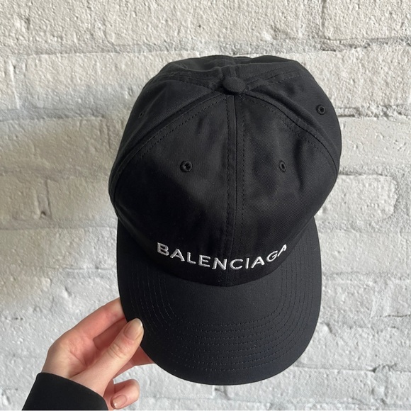 Balenciaga Cap in Black and White - Picture 2 of 10